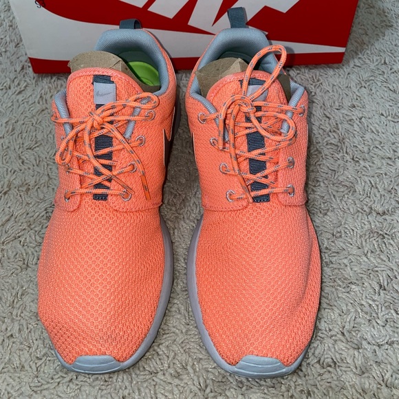 WMNS NIKE ROSHERUN - Picture 2 of 4